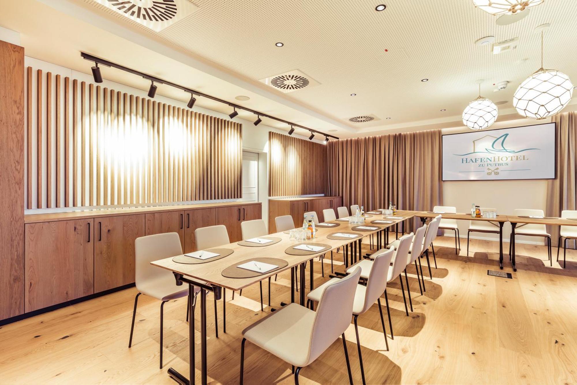 Hafenhotel Zu 푸트버스 외부 사진
